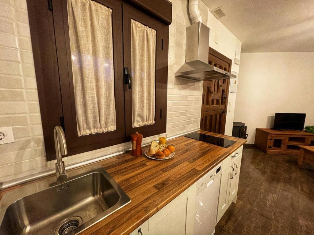 Apartamentos Dona Jimena Del Ambroz 4 Estrellas Complejo Unico En El Centro Del Pueblo - Piscina Ya Abierta Hervás Exterior photo